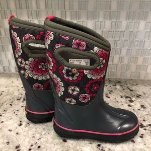 Girls Bogs - size 11
